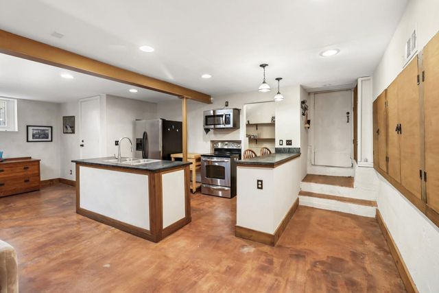 2106 E St, Sacramento, CA 95816