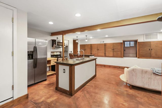 2106 E St, Sacramento, CA 95816