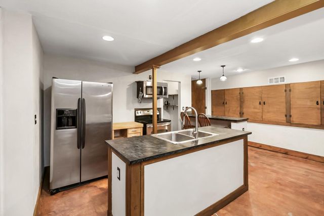 2106 E St, Sacramento, CA 95816