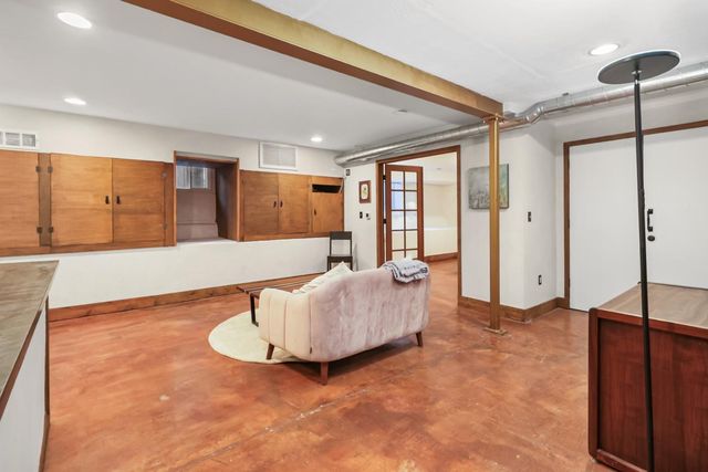2106 E St, Sacramento, CA 95816