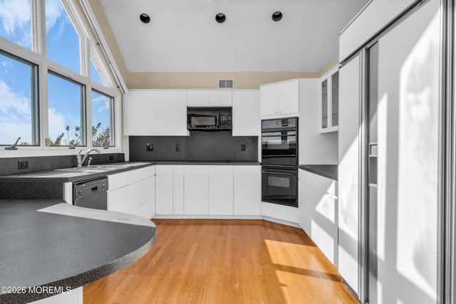 724 Newell Avenue, Manahawkin, NJ 08050