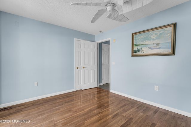 724 Newell Avenue, Manahawkin, NJ 08050