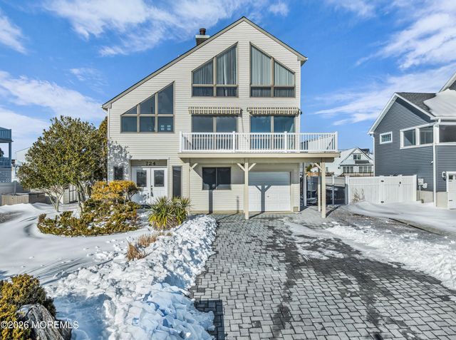 724 Newell Avenue, Manahawkin, NJ 08050