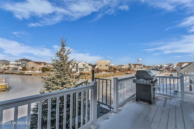 724 Newell Avenue, Manahawkin, NJ 08050