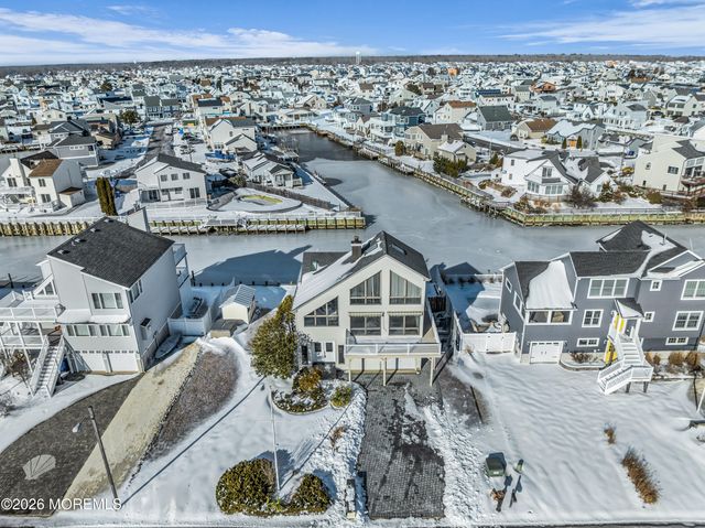 724 Newell Avenue, Manahawkin, NJ 08050