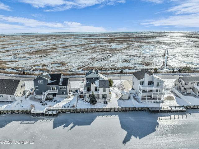 724 Newell Avenue, Manahawkin, NJ 08050