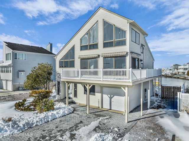 724 Newell Avenue, Manahawkin, NJ 08050