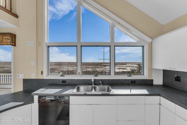 724 Newell Avenue, Manahawkin, NJ 08050