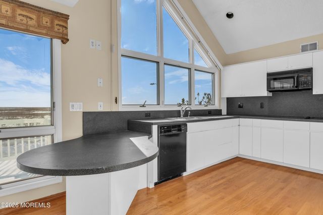 724 Newell Avenue, Manahawkin, NJ 08050