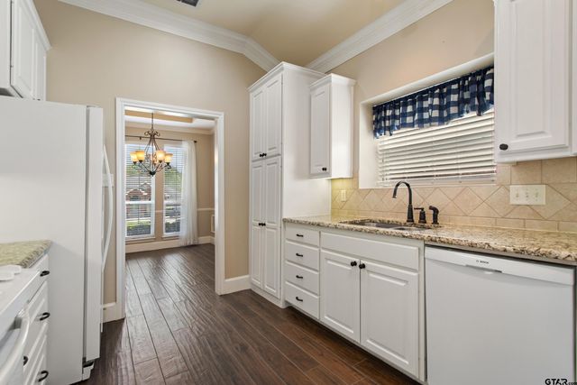 565 Bunker Dr, Tyler, TX 75703