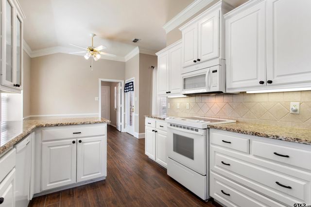 565 Bunker Dr, Tyler, TX 75703