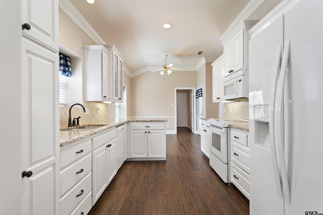 565 Bunker Dr, Tyler, TX 75703