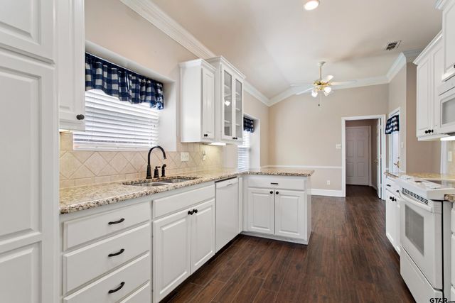 565 Bunker Dr, Tyler, TX 75703