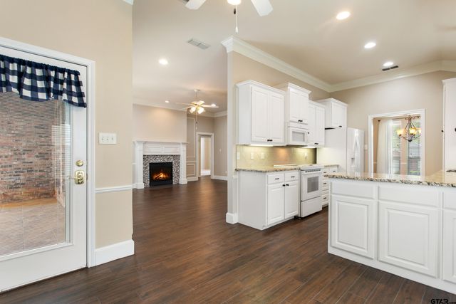 565 Bunker Dr, Tyler, TX 75703