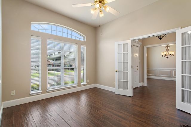565 Bunker Dr, Tyler, TX 75703