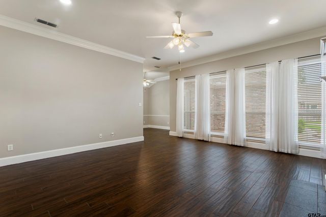 565 Bunker Dr, Tyler, TX 75703