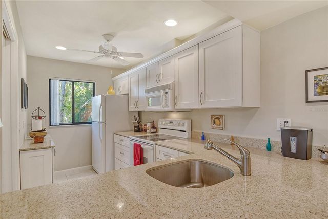 1720 GLENHOUSE DRIVE GL430, Sarasota, FL 34231