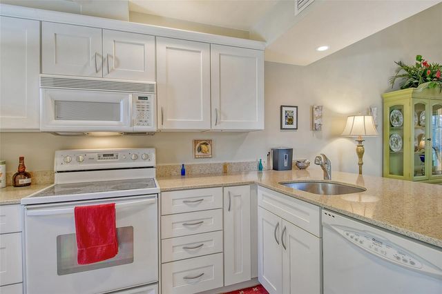 1720 GLENHOUSE DRIVE GL430, Sarasota, FL 34231