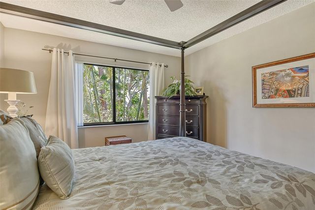 1720 GLENHOUSE DRIVE GL430, Sarasota, FL 34231