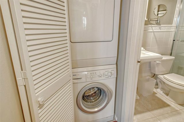 1720 GLENHOUSE DRIVE GL430, Sarasota, FL 34231