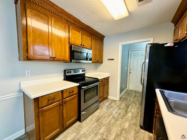 103 Westoak Court, Warner Robins, GA 31093