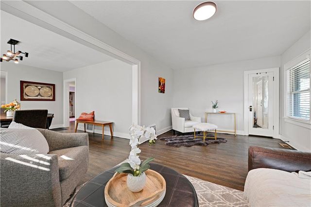 4428 Summit Street, Kansas City, MO 64111