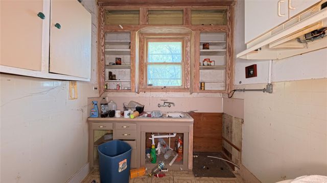 526 Wallace Street, East Bernard, TX 77435