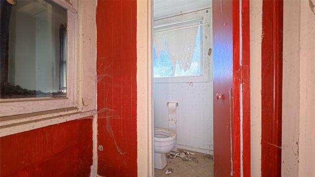 526 Wallace Street, East Bernard, TX 77435