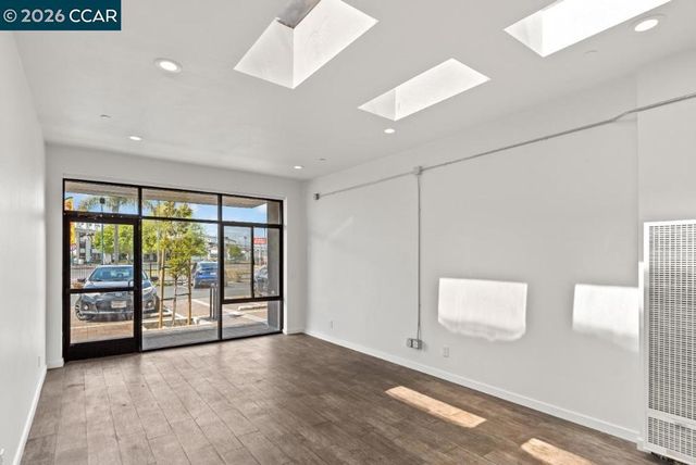 646 Hegenberger, Oakland, CA 95621