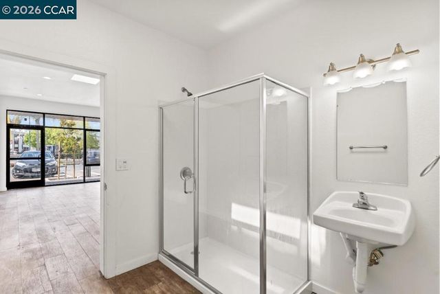 646 Hegenberger, Oakland, CA 95621