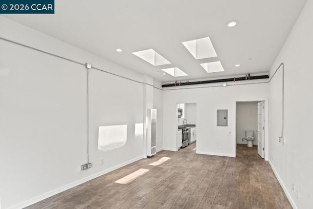 646 Hegenberger, Oakland, CA 95621