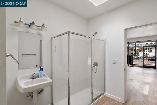 646 Hegenberger, Oakland, CA 95621