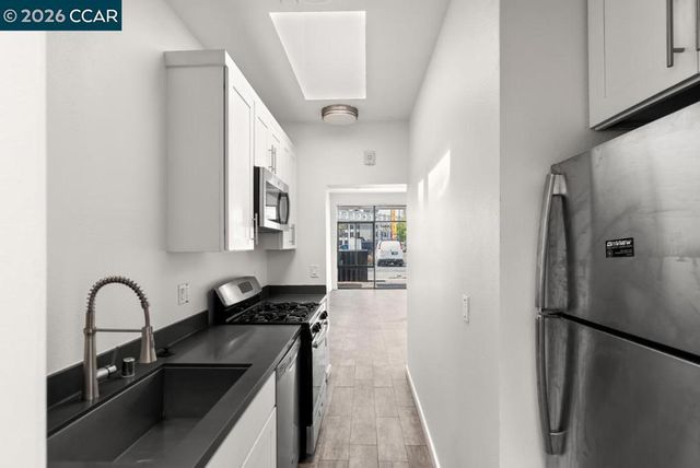 646 Hegenberger, Oakland, CA 95621