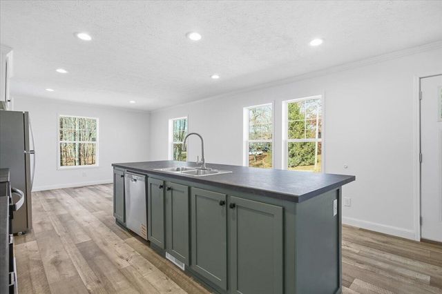 101 Rolling Meadow DR, Thaxton, VA 24174