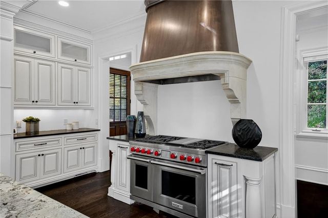 1250 Beechwood Hills NW Court, Atlanta, GA 30327