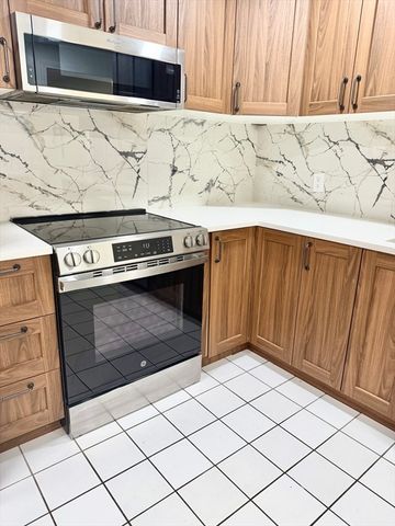 15 Spencer Rd 12E, Boxborough, MA 01719