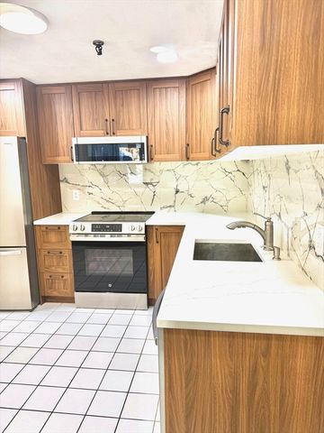 15 Spencer Rd 12E, Boxborough, MA 01719