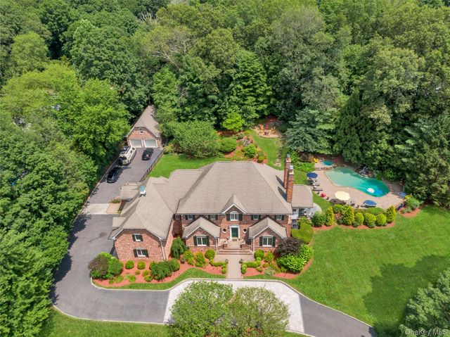 10 Hidden Oak Road, Armonk, NY 10504