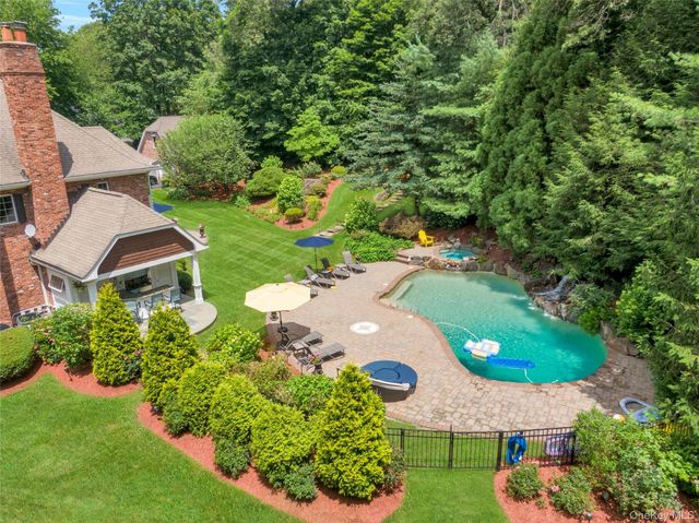 10 Hidden Oak Road, Armonk, NY 10504