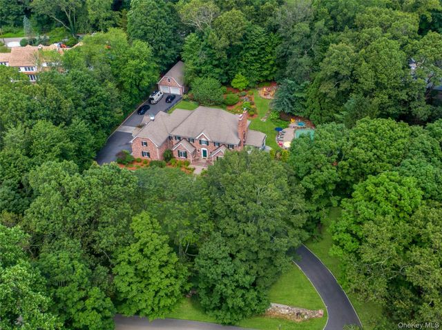 10 Hidden Oak Road, Armonk, NY 10504