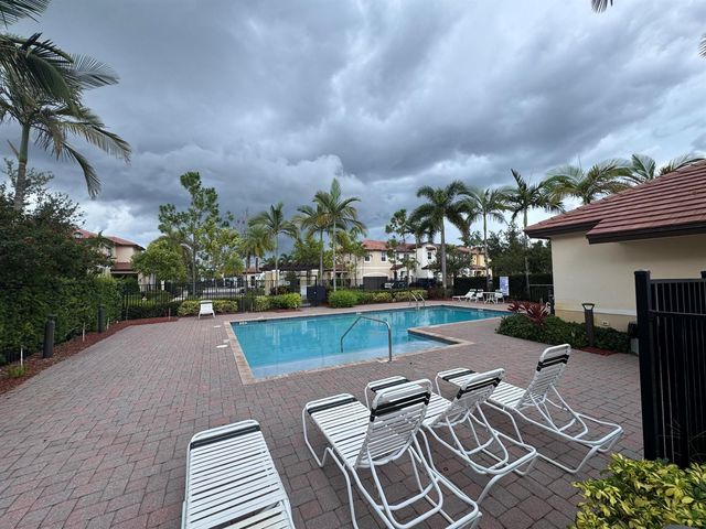 6958 Long Pine Circle, Coconut Creek, FL 33073