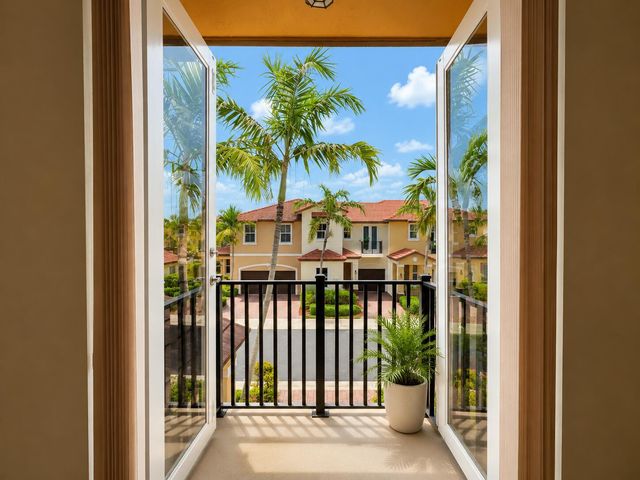 6958 Long Pine Circle, Coconut Creek, FL 33073