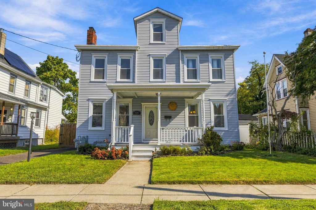 520 BROAD ST, BEVERLY, NJ 08010 — photo 2