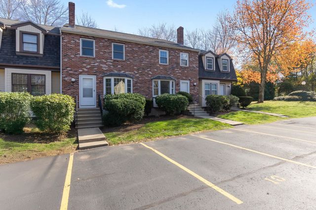 135 Forrest St Apt 10, Plaistow, NH 03865