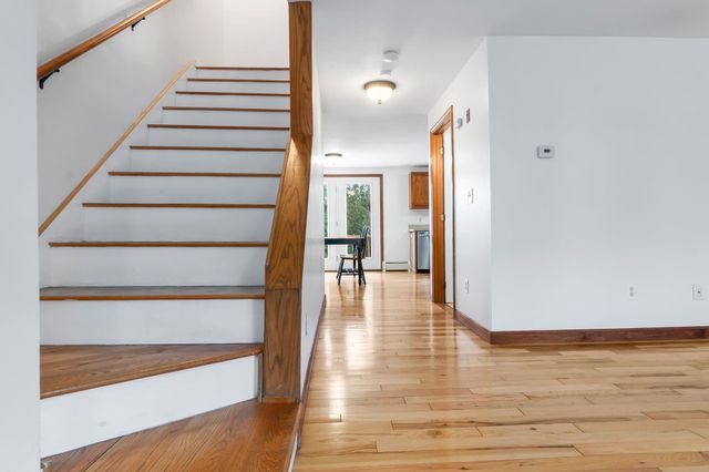 135 Forrest St Apt 10, Plaistow, NH 03865