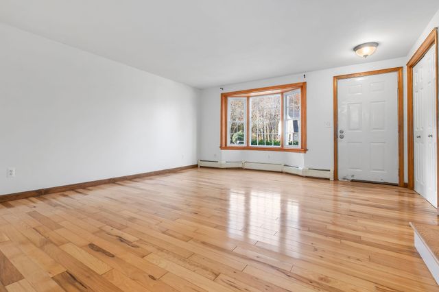 135 Forrest St Apt 10, Plaistow, NH 03865