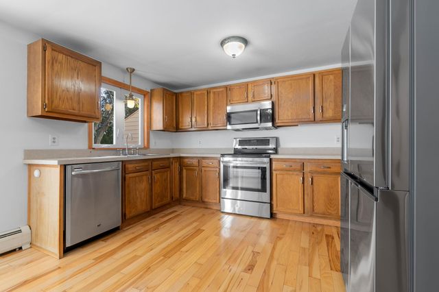 135 Forrest St Apt 10, Plaistow, NH 03865