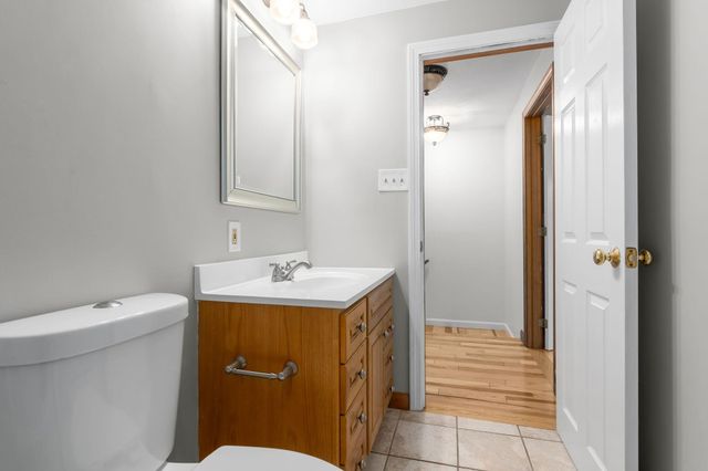 135 Forrest St Apt 10, Plaistow, NH 03865