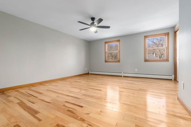 135 Forrest St Apt 10, Plaistow, NH 03865