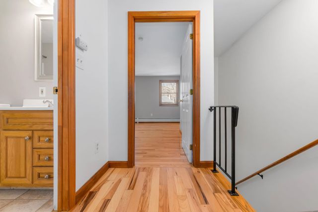 135 Forrest St Apt 10, Plaistow, NH 03865